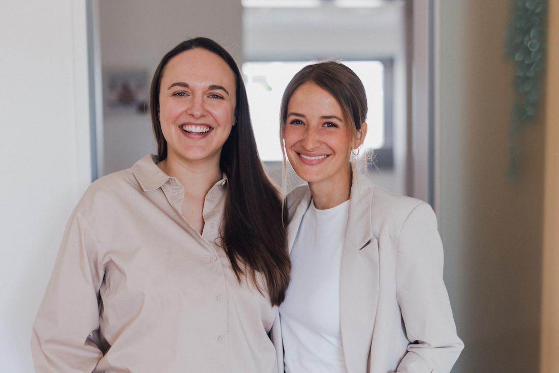 Teammitglied Ines und Janka in der Praxis Custers