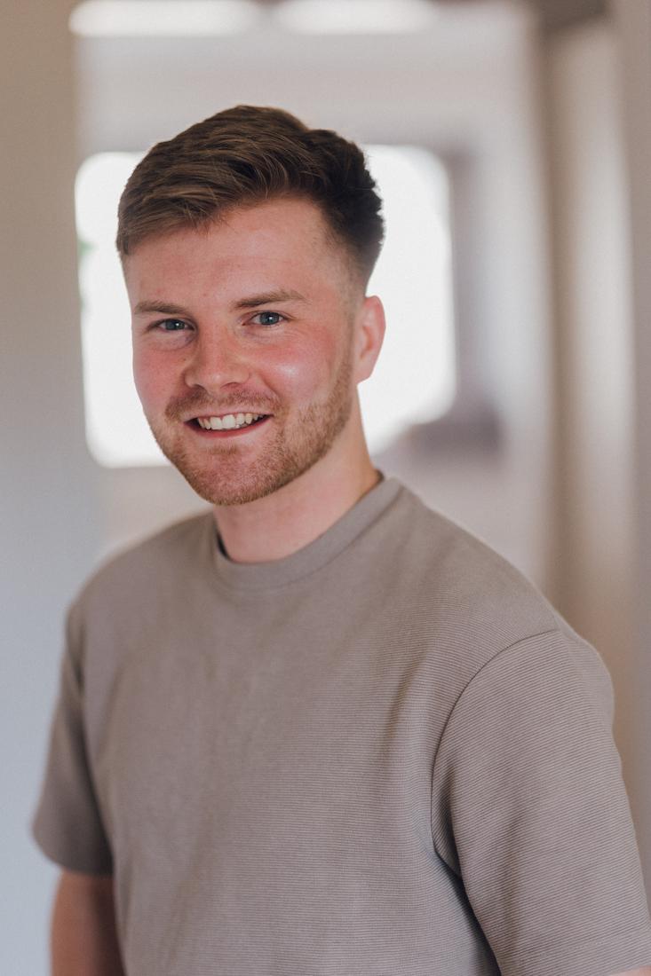 Teammitglied Yannic in der Praxis Custers